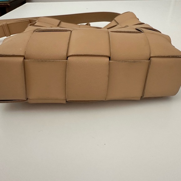 Gently used Bottega Veneta Cassette Messenger Bag Maxi Intrecciato Leather - Picture 5 of 6